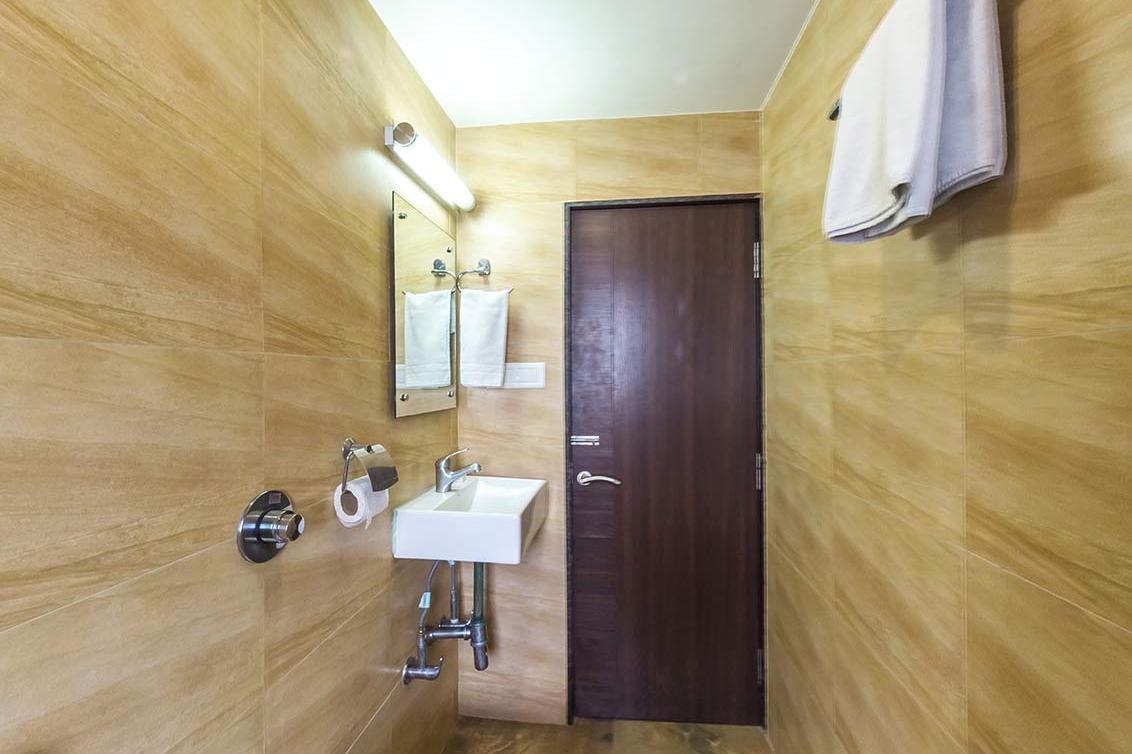 Hotel Kirti Jāmnagar Buitenkant foto