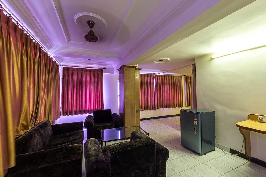 Hotel Kirti Jāmnagar Buitenkant foto
