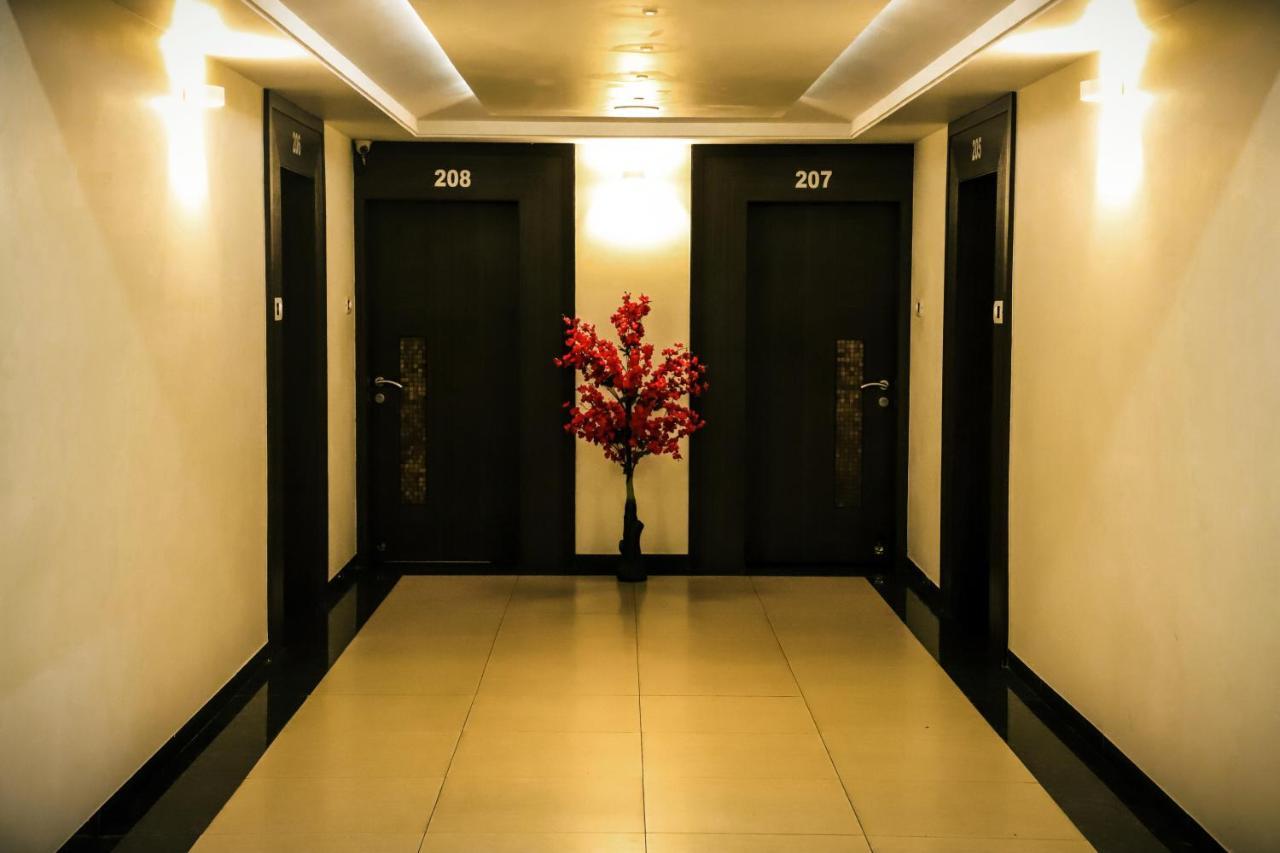Hotel Kirti Jāmnagar Buitenkant foto